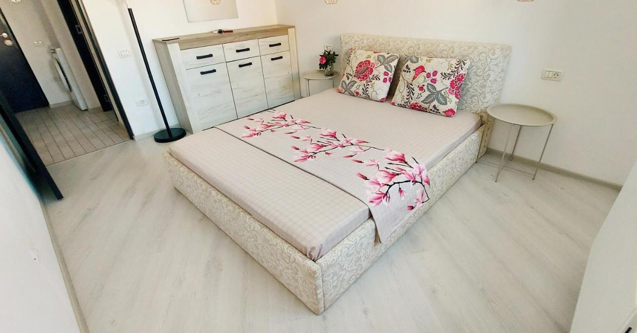 Daisy Apartament นาโวดาริ ภายนอก รูปภาพ